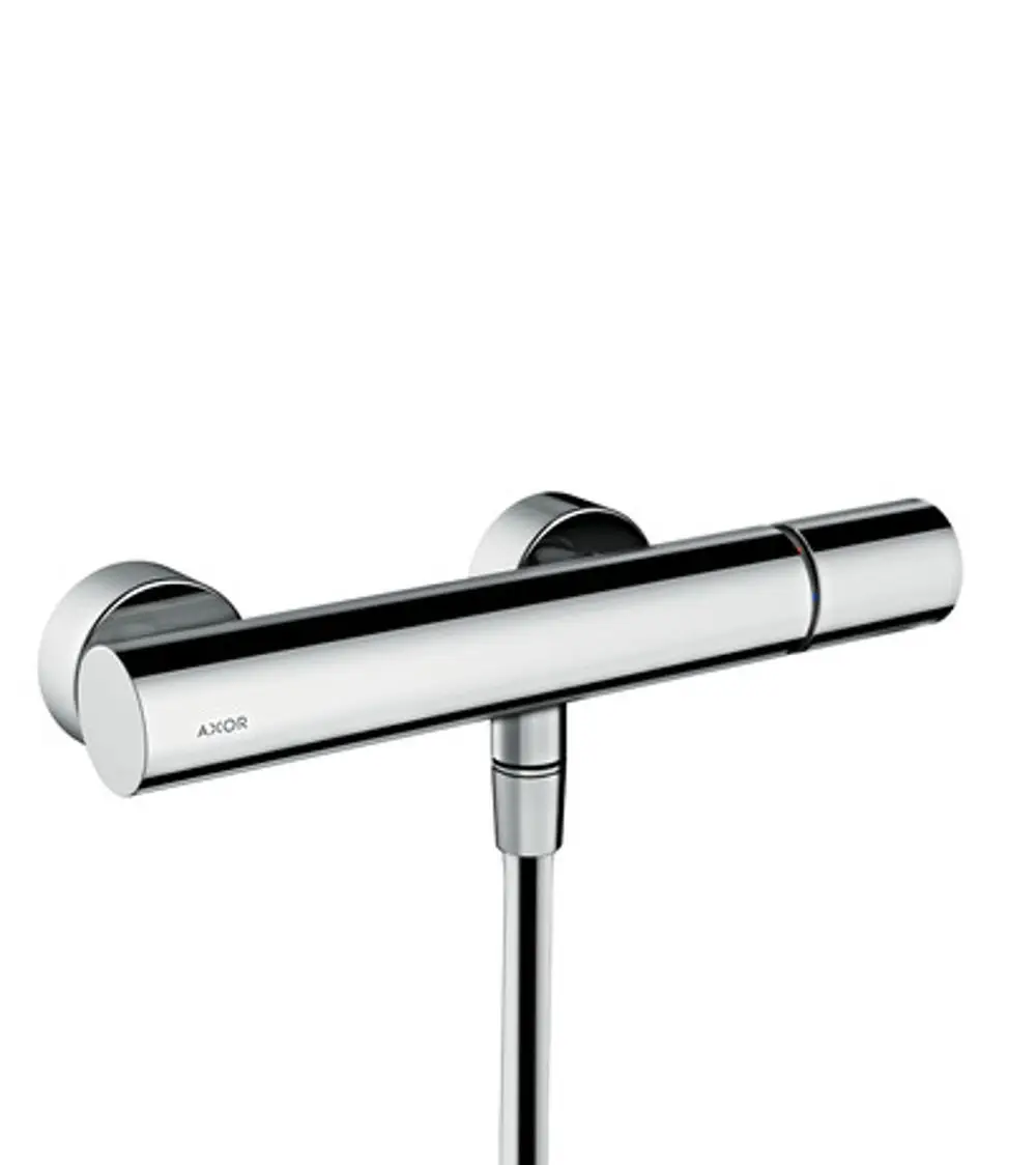 Chromfarbener Brausemischer von AXOR, montiert auf der Wand mit einem geraden, minimalistischen Design und einem festen Auslauf.